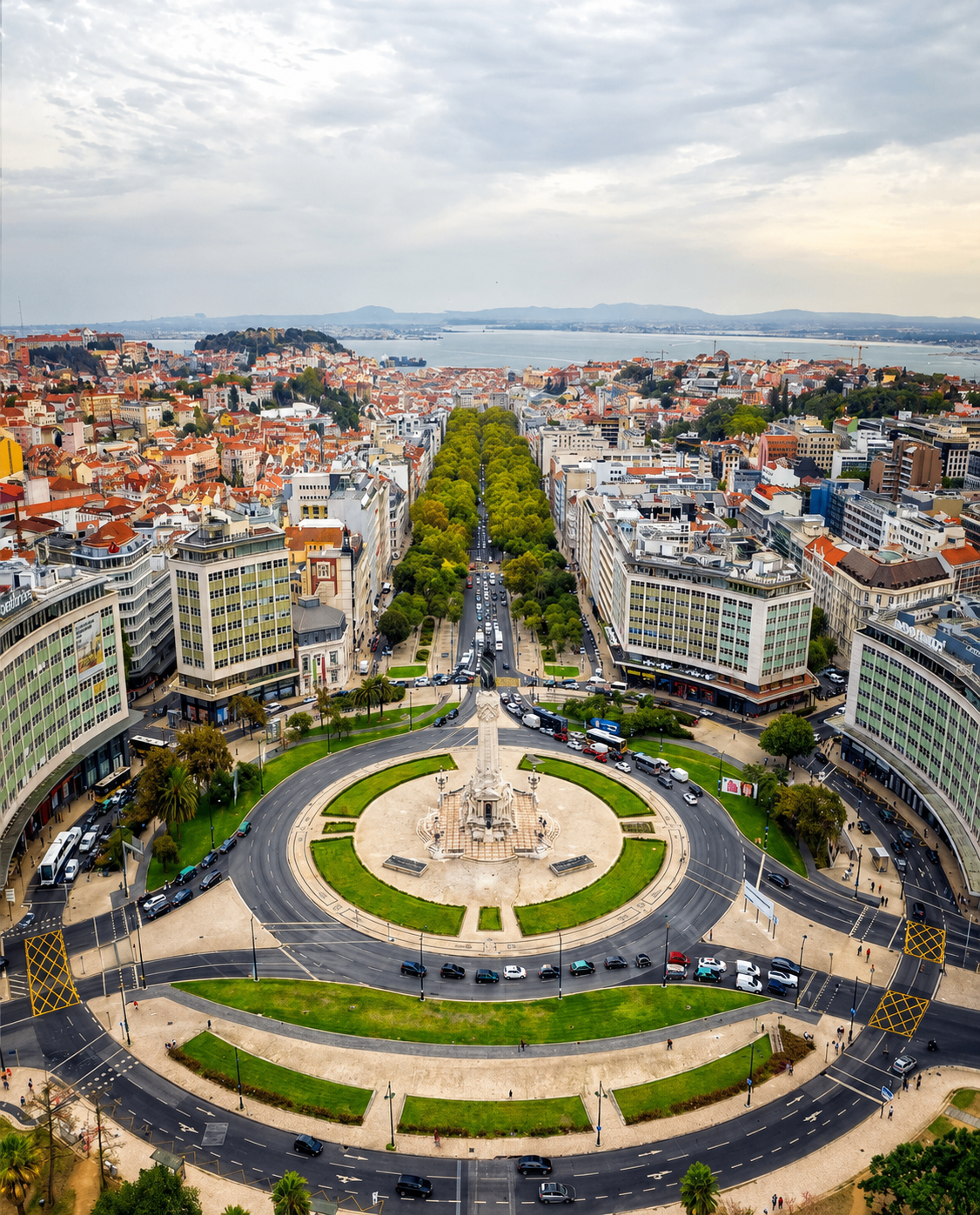 Vista aérea de Lisboa — Marquês de Pombal, Avenida da Liberdade e o Tejo ao fundo